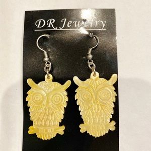 Unique Hand Carved SeaShell Owl 🦉 Earrings